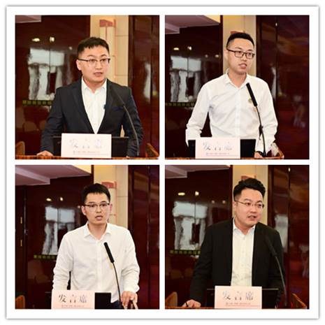 一群人站在人的照片上寫著字
描述已自動(dòng)生成